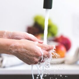 Wasser sparen? Frauen sind besser dran als Männer