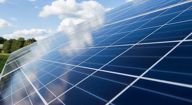 ¿Qué tan buenas son las vallas con energía solar?